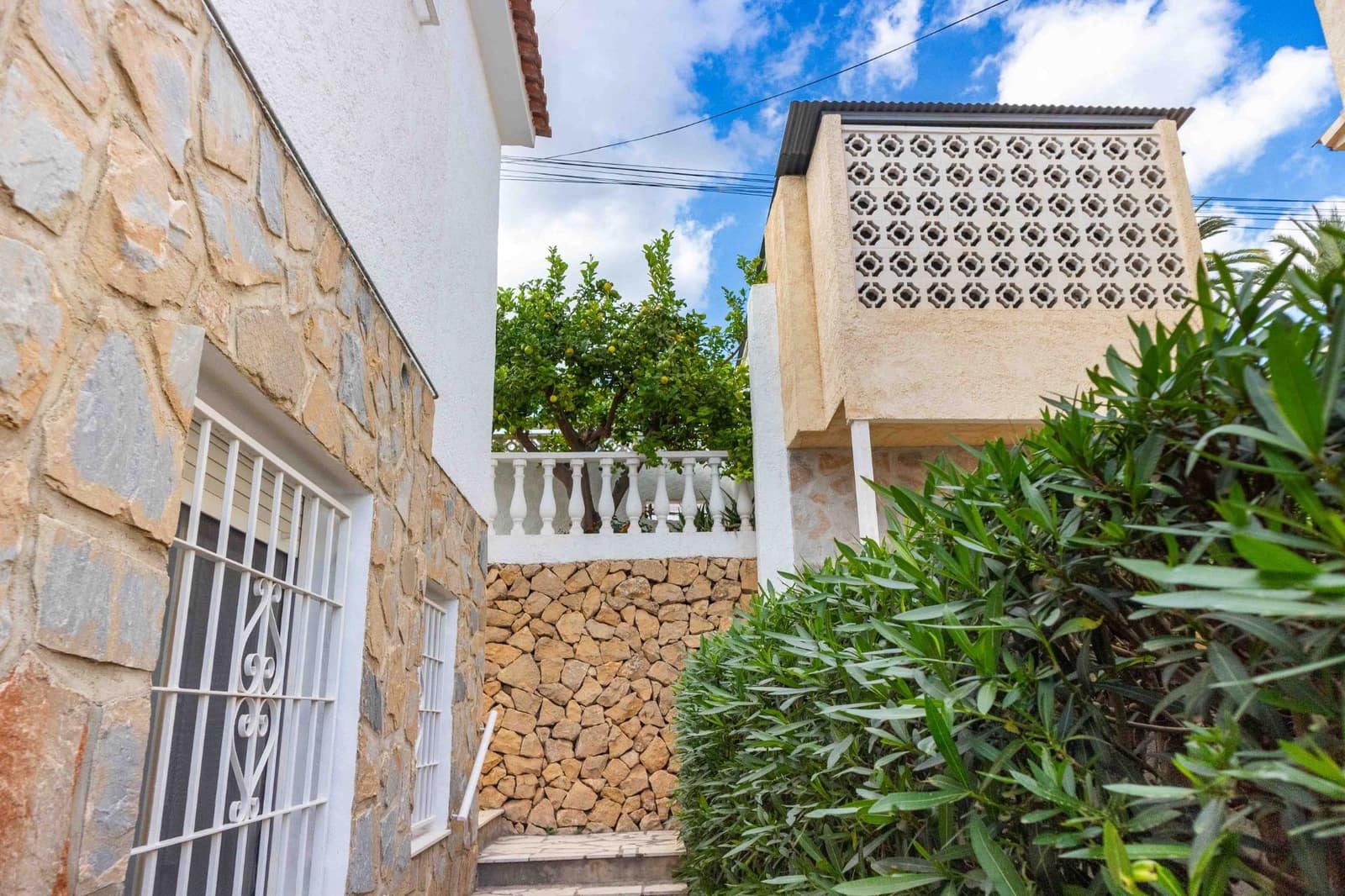 7 sypialnia Willa na sprzedaż w Alfaz del Pi / L'Alfas del Pi z basenem - 460 000 € (Ref: 9600055)