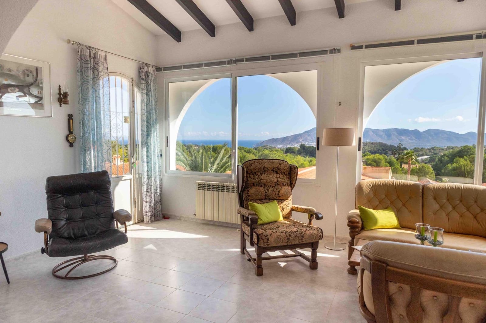 7 bedroom Villa for sale in Alfaz del Pi / L'Alfas del Pi with pool - € 460,000 (Ref: 9600055)