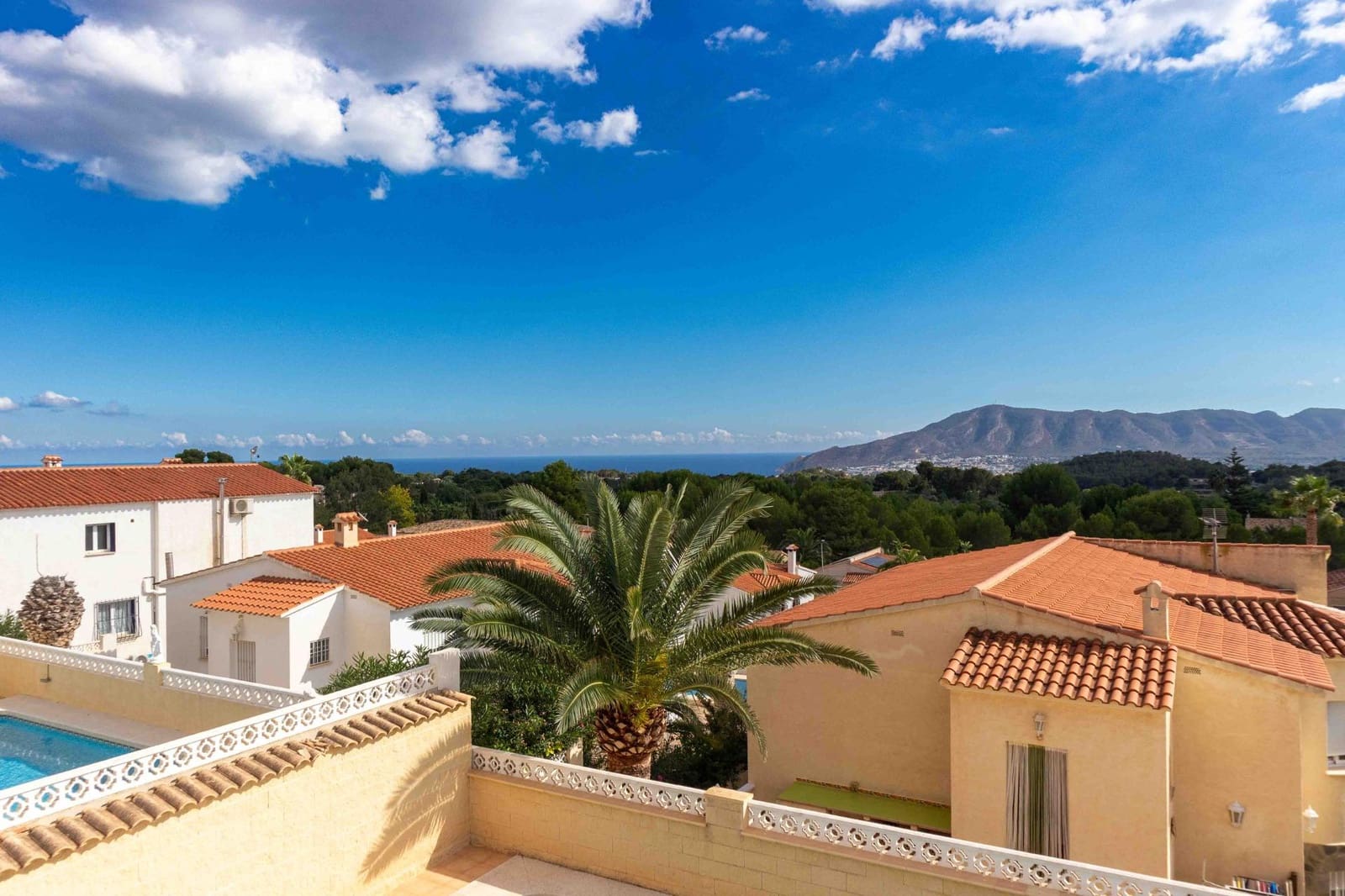 7 bedroom Villa for sale in Alfaz del Pi / L'Alfas del Pi with pool - € 460,000 (Ref: 9600055)