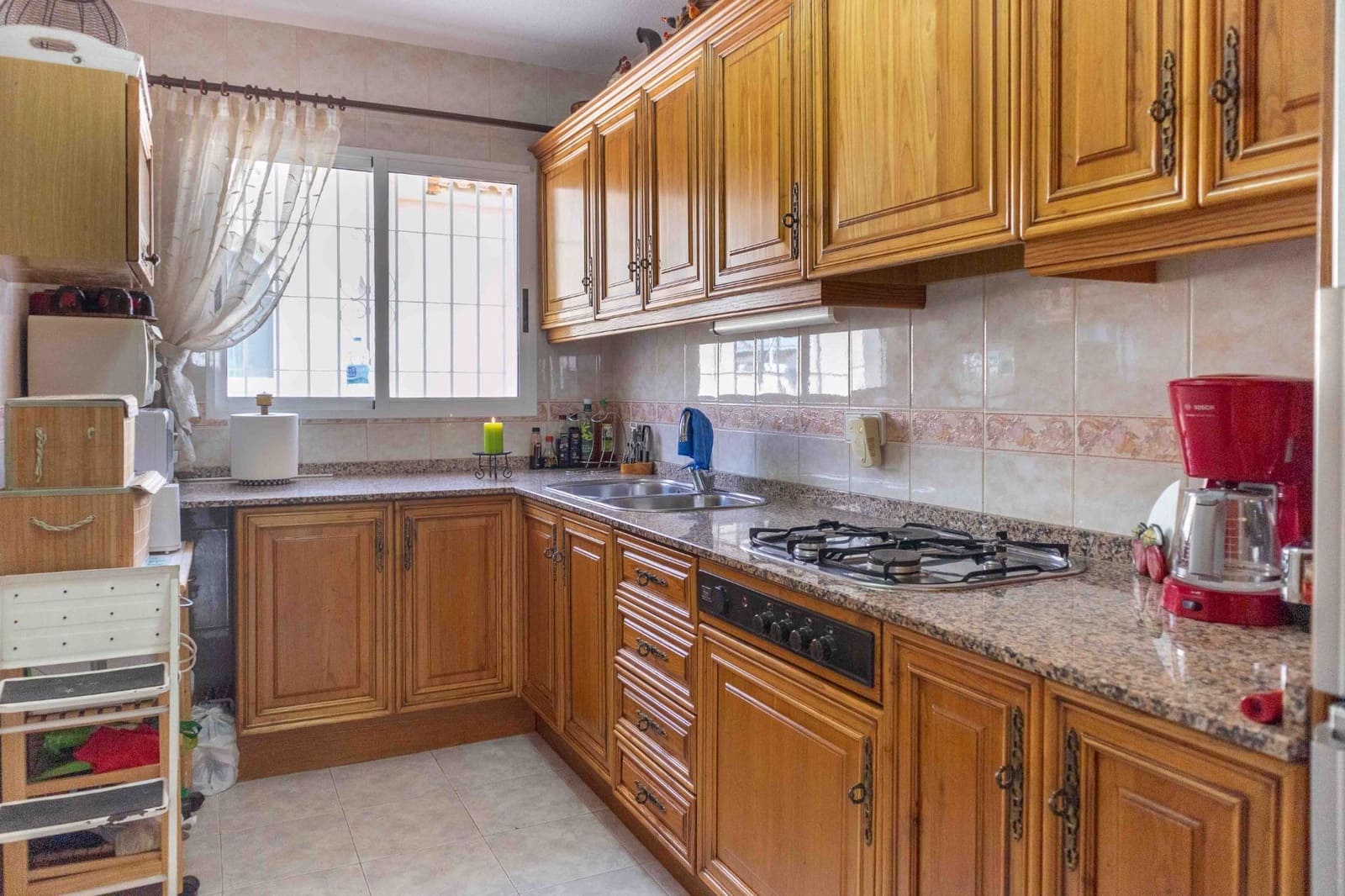 7 bedroom Villa for sale in Alfaz del Pi / L'Alfas del Pi with pool - € 460,000 (Ref: 9600055)