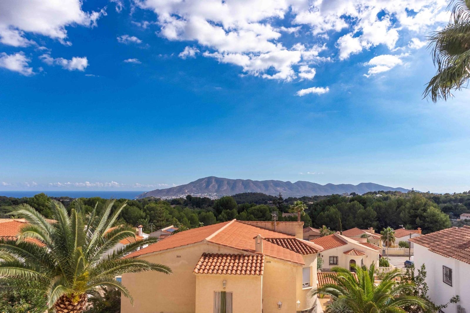 7 bedroom Villa for sale in Alfaz del Pi / L'Alfas del Pi with pool - € 460,000 (Ref: 9600055)