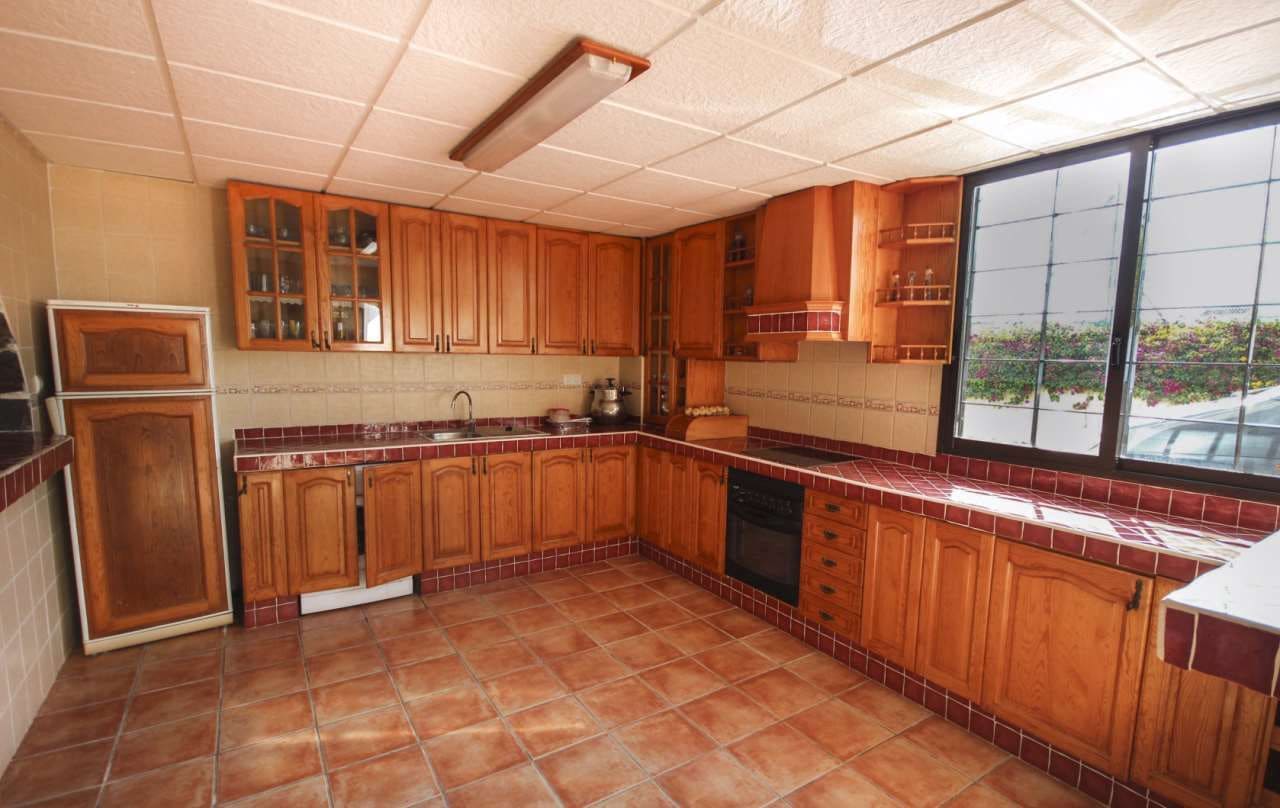 Chalet de 5 habitaciones en Benidorm en venta con piscina - 1.500.000 € (Ref: 9600058)