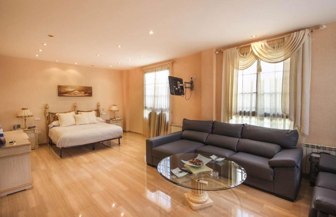 Chalet de 5 habitaciones en Benidorm en venta con piscina - 1.500.000 € (Ref: 9600058)