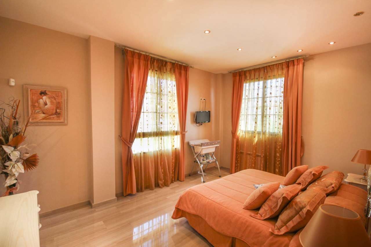 Chalet de 5 habitaciones en Benidorm en venta con piscina - 1.500.000 € (Ref: 9600058)