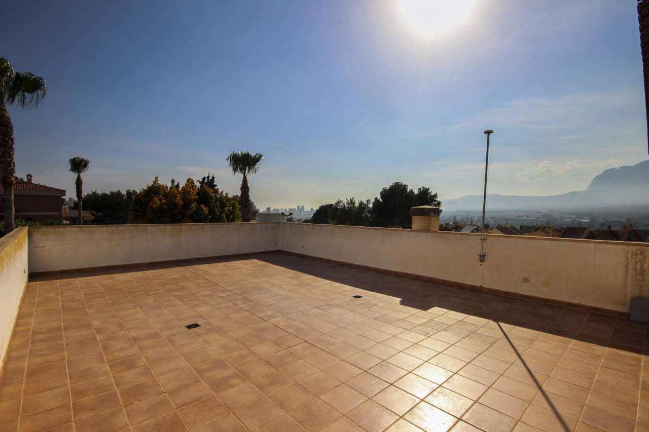 Chalet de 5 habitaciones en Benidorm en venta con piscina - 1.500.000 € (Ref: 9600058)