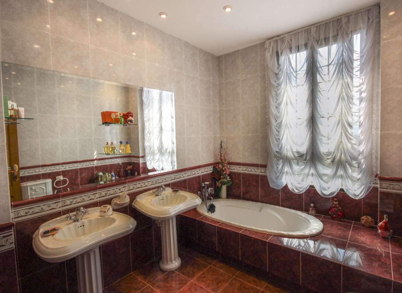 Chalet de 5 habitaciones en Benidorm en venta con piscina - 1.500.000 € (Ref: 9600058)