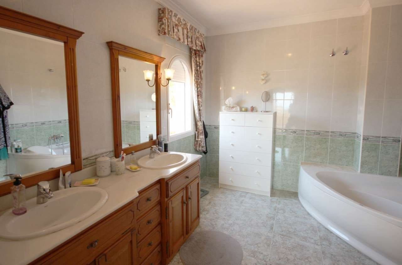 8 sypialnia Willa na sprzedaż w Alfaz del Pi / L'Alfas del Pi z basenem - 1 750 000 € (Ref: 9600062)