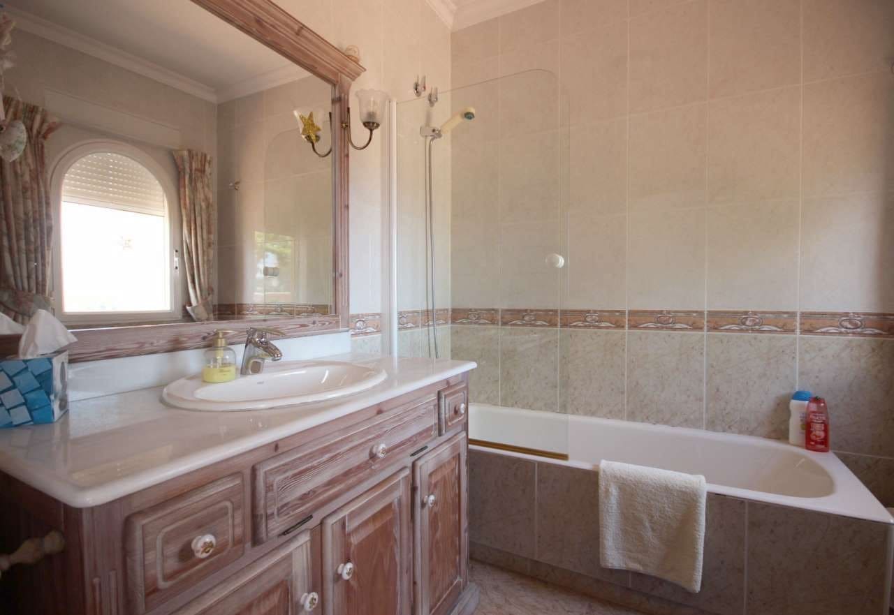 8 sypialnia Willa na sprzedaż w Alfaz del Pi / L'Alfas del Pi z basenem - 1 750 000 € (Ref: 9600062)