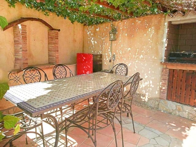 Chalet de 3 habitaciones en Pueblo - Urbanizaciones, Alfaz del Pi / L'Alfàs del Pi en venta con piscina garaje - 1.300.000 € (Ref: 9600063)