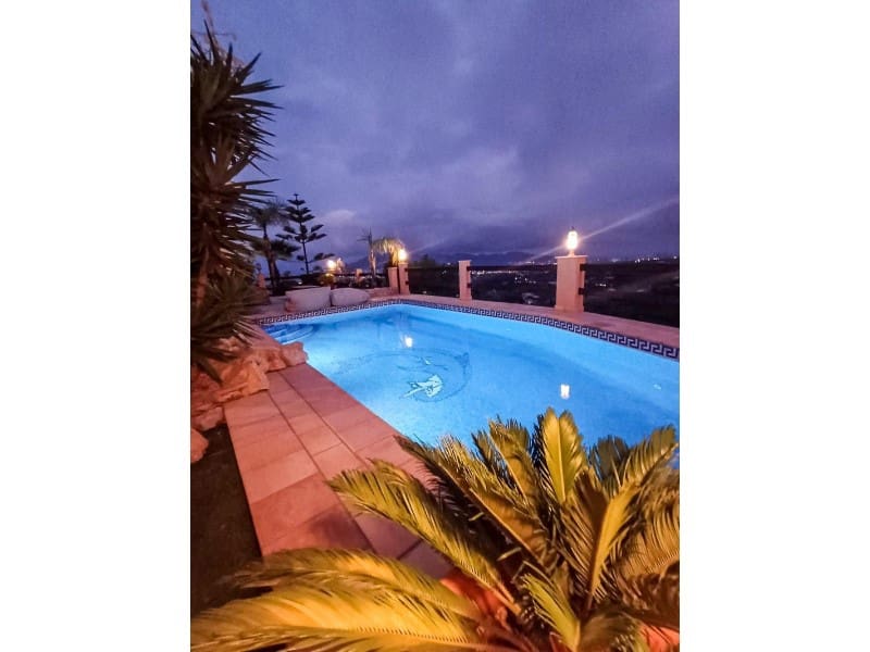 Chalet de 3 habitaciones en Alfaz del Pi / L'Alfàs del Pi en venta con piscina garaje - 1.300.000 € (Ref: 9600063)