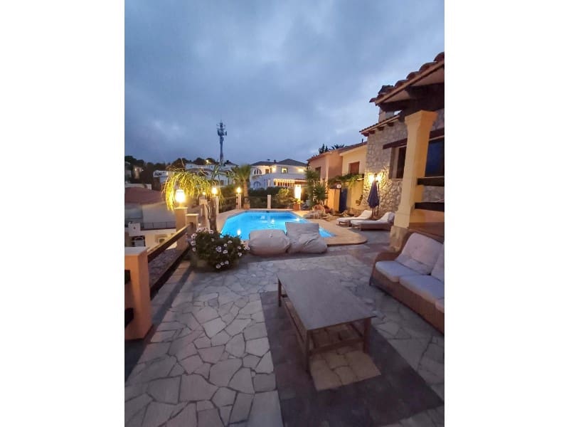 Chalet de 3 habitaciones en Alfaz del Pi / L'Alfàs del Pi en venta con piscina garaje - 1.300.000 € (Ref: 9600063)