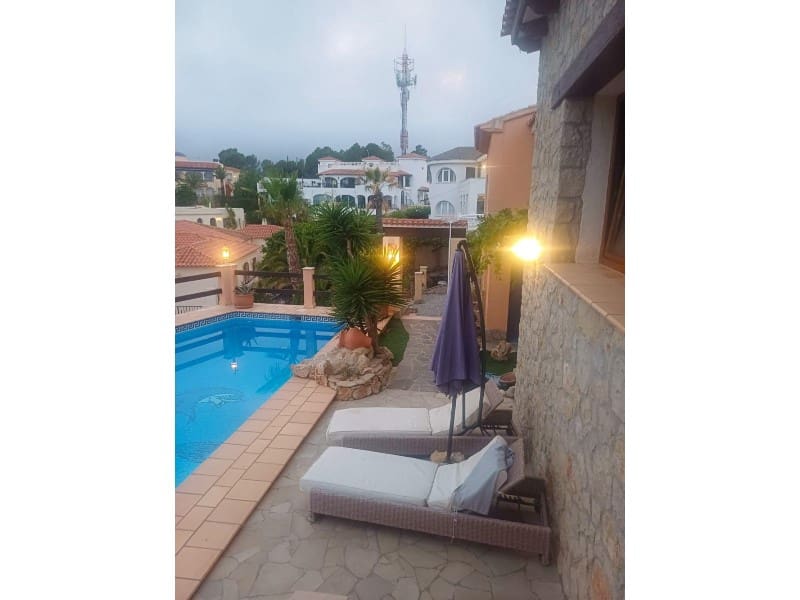 Chalet de 3 habitaciones en Alfaz del Pi / L'Alfàs del Pi en venta con piscina garaje - 1.300.000 € (Ref: 9600063)