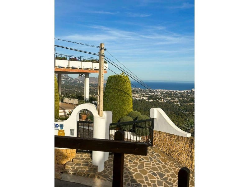 Chalet de 3 habitaciones en Alfaz del Pi / L'Alfàs del Pi en venta con piscina garaje - 1.300.000 € (Ref: 9600063)