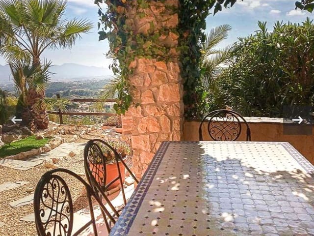 Chalet de 3 habitaciones en Pueblo - Urbanizaciones, Alfaz del Pi / L'Alfàs del Pi en venta con piscina garaje - 1.300.000 € (Ref: 9600063)