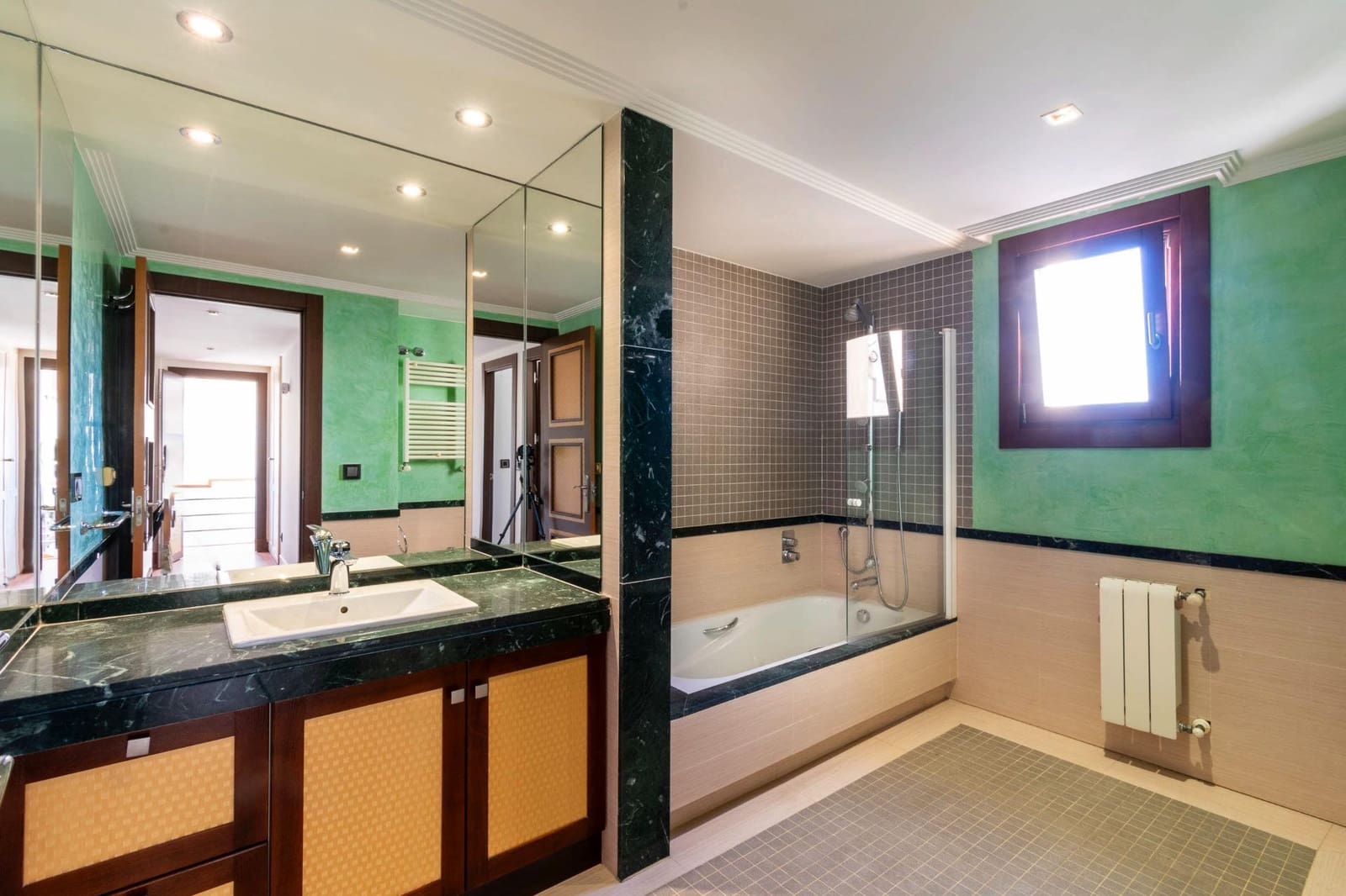 4 bedroom Villa for sale in Alfaz del Pi / L'Alfas del Pi with pool - € 1,650,000 (Ref: 9600064)