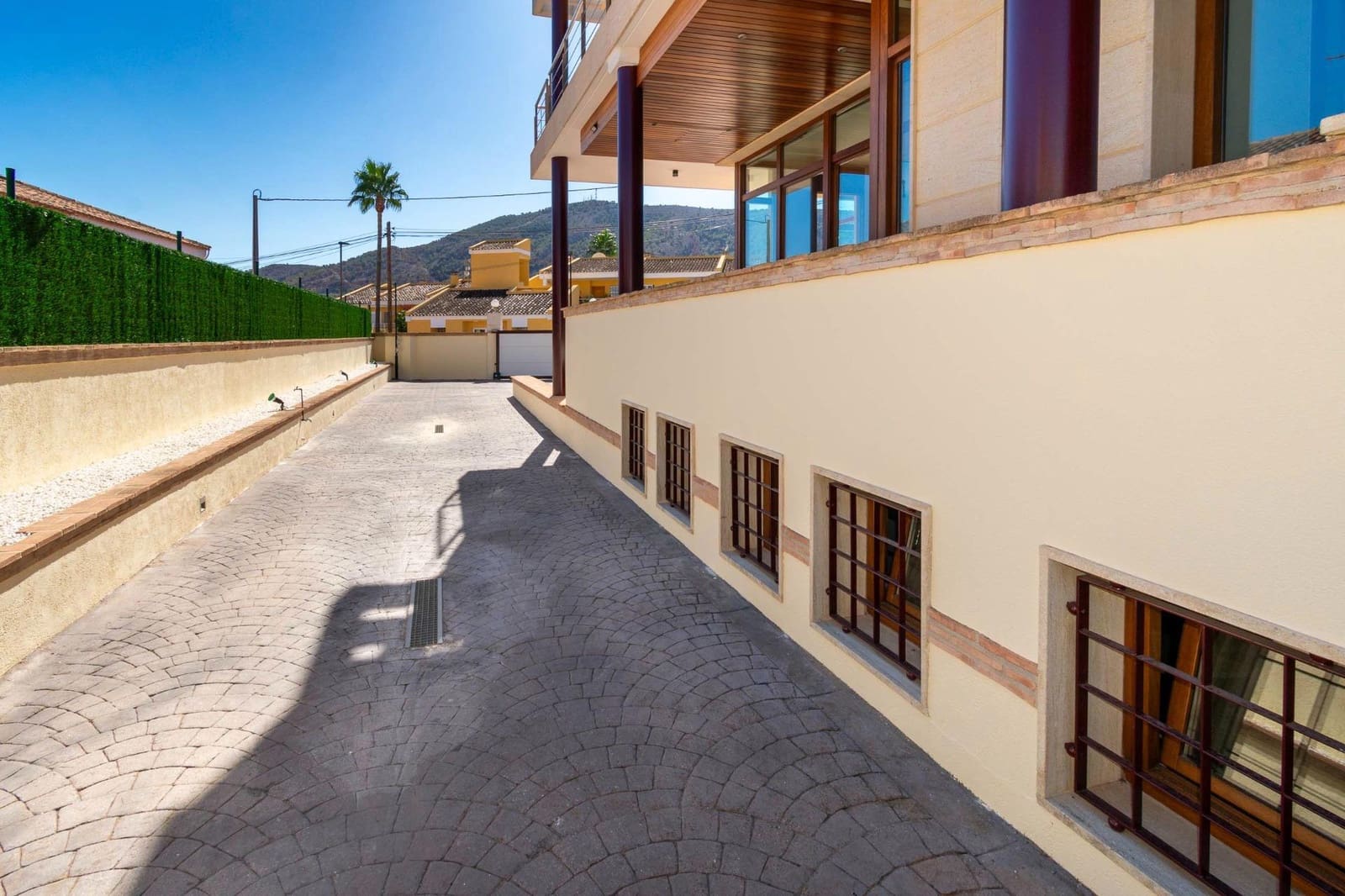 4 bedroom Villa for sale in Alfaz del Pi / L'Alfas del Pi with pool - € 1,650,000 (Ref: 9600064)