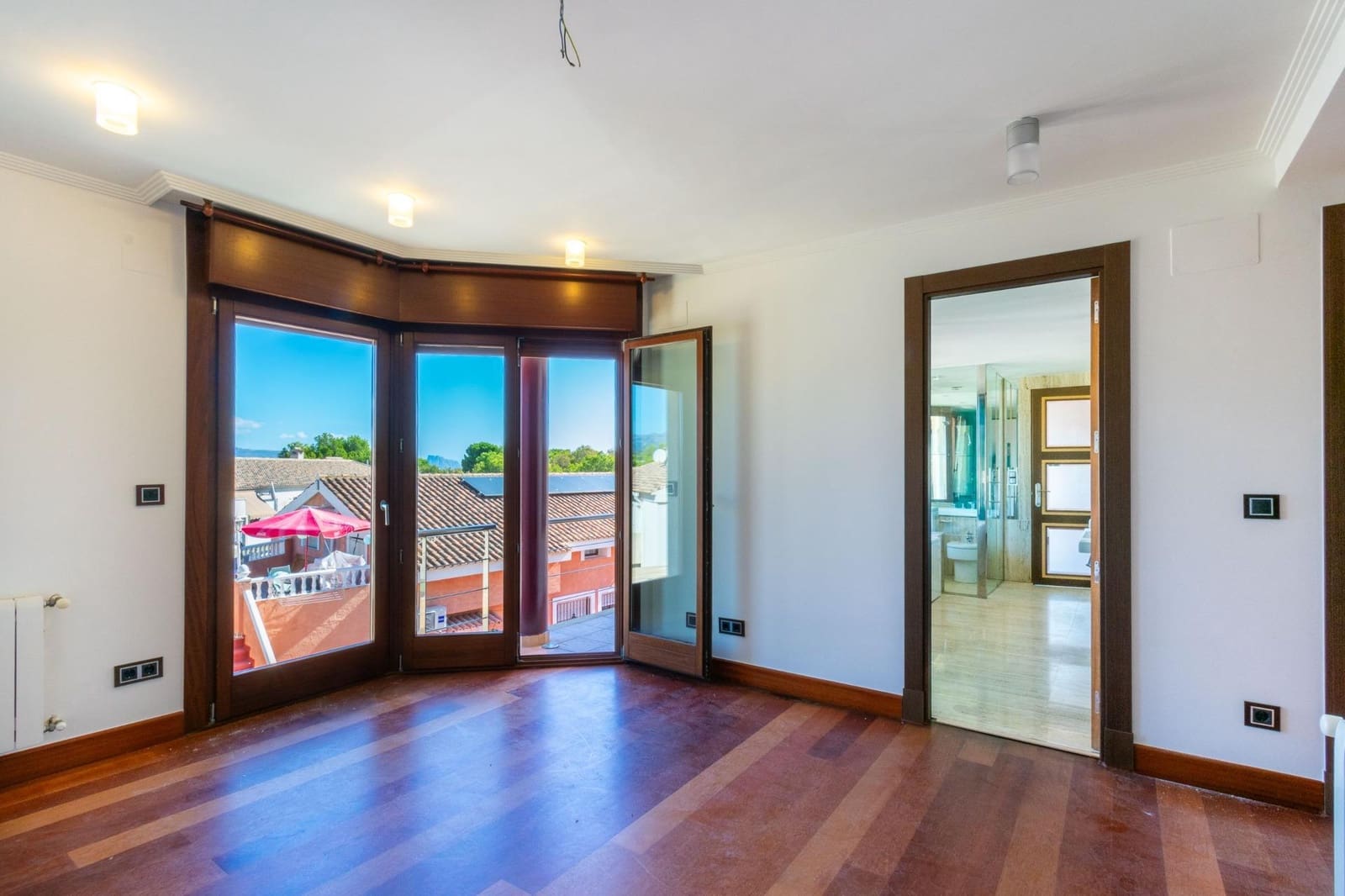 4 bedroom Villa for sale in Alfaz del Pi / L'Alfas del Pi with pool - € 1,650,000 (Ref: 9600064)