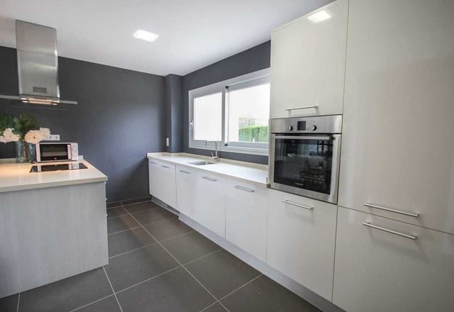 4 sypialnia Willa na sprzedaż w Alfaz del Pi / L'Alfàs del Pi z basenem - 950 000 € (Ref: 9600067)