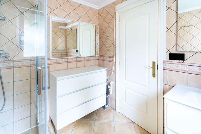 4 slaapkamer Villa te koop in Alfaz del Pi / L'Alfàs del Pi met zwembad - € 650.000 (Ref: 9715627)