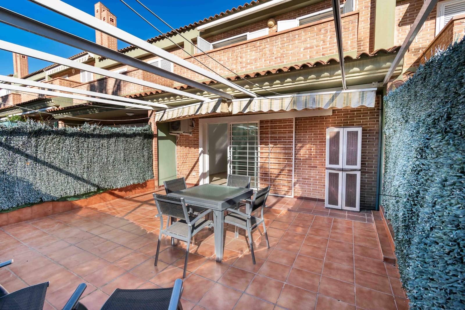 3 slaapkamer Rijtjeshuis te koop in Alfaz del Pi / L'Alfas del Pi met zwembad - € 455.000 (Ref: 9715628)