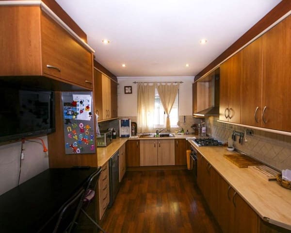 2 soveværelse Villa til salg i La Nucia med swimmingpool - € 650.000 (Ref: 9715629)