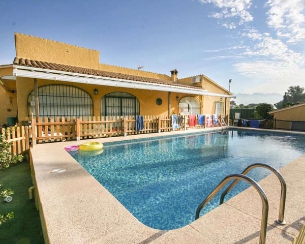 2 soveværelse Villa til salg i La Nucia med swimmingpool - € 650.000 (Ref: 9715629)