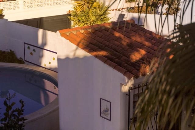 3 soveværelse Semi-Rækkehus til salg i Alfaz del Pi / L'Alfàs del Pi med swimmingpool - € 550.000 (Ref: 9715630)