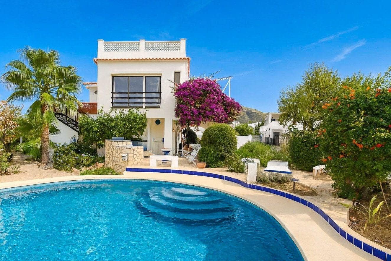 3 soveværelse Semi-Rækkehus til salg i Alfaz del Pi / L'Alfas del Pi med swimmingpool - € 550.000 (Ref: 9715630)