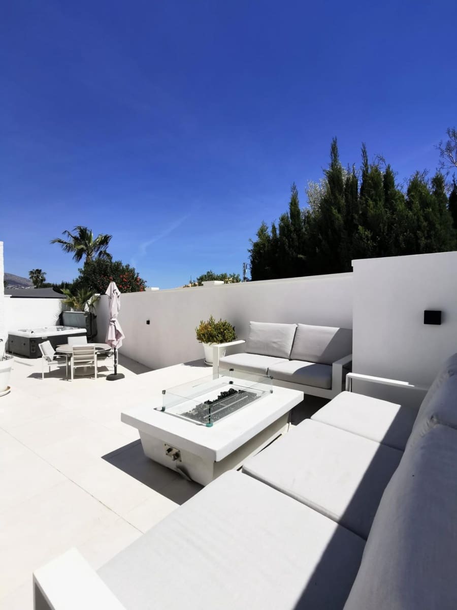 3 bedroom Villa for sale in La Nucia - € 379,000 (Ref: 9798360)