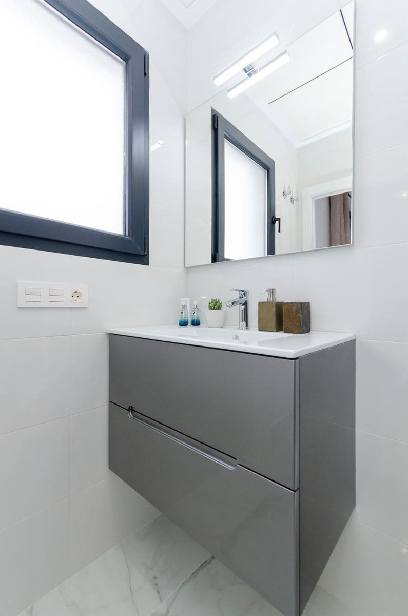 3 bedroom Villa for sale in Torrevieja with pool - € 424,000 (Ref: 9798367)