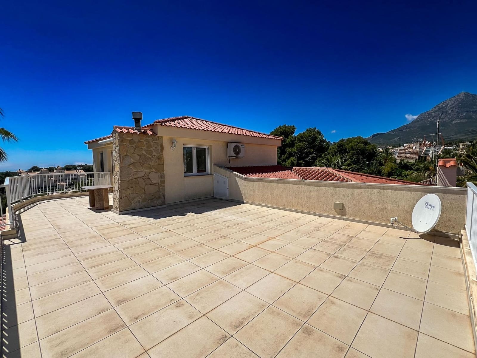 5 soveværelse Villa til salg i La Nucia med swimmingpool - € 1.150.000 (Ref: 9833153)