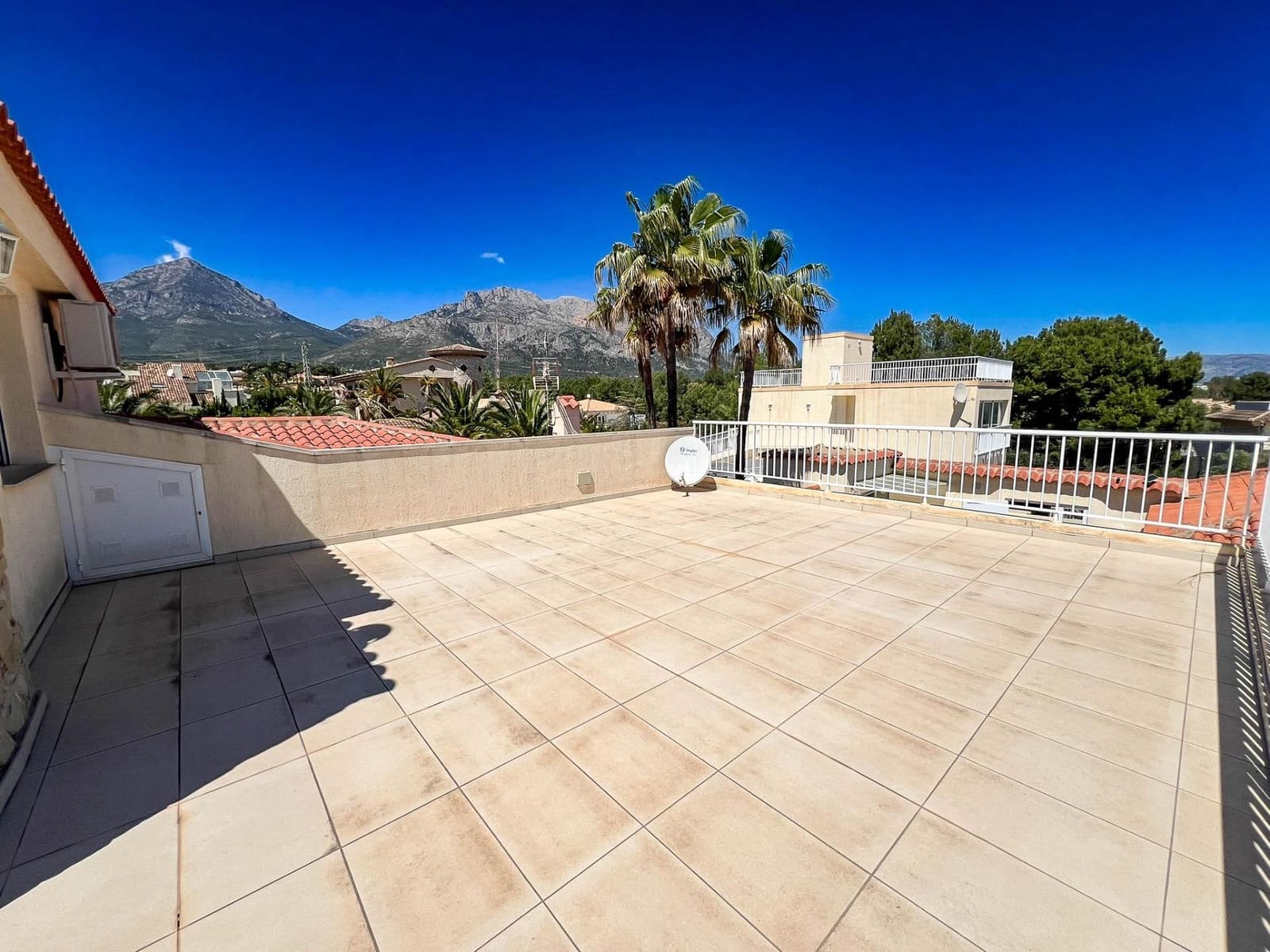 5 soveværelse Villa til salg i La Nucia med swimmingpool - € 1.150.000 (Ref: 9833153)