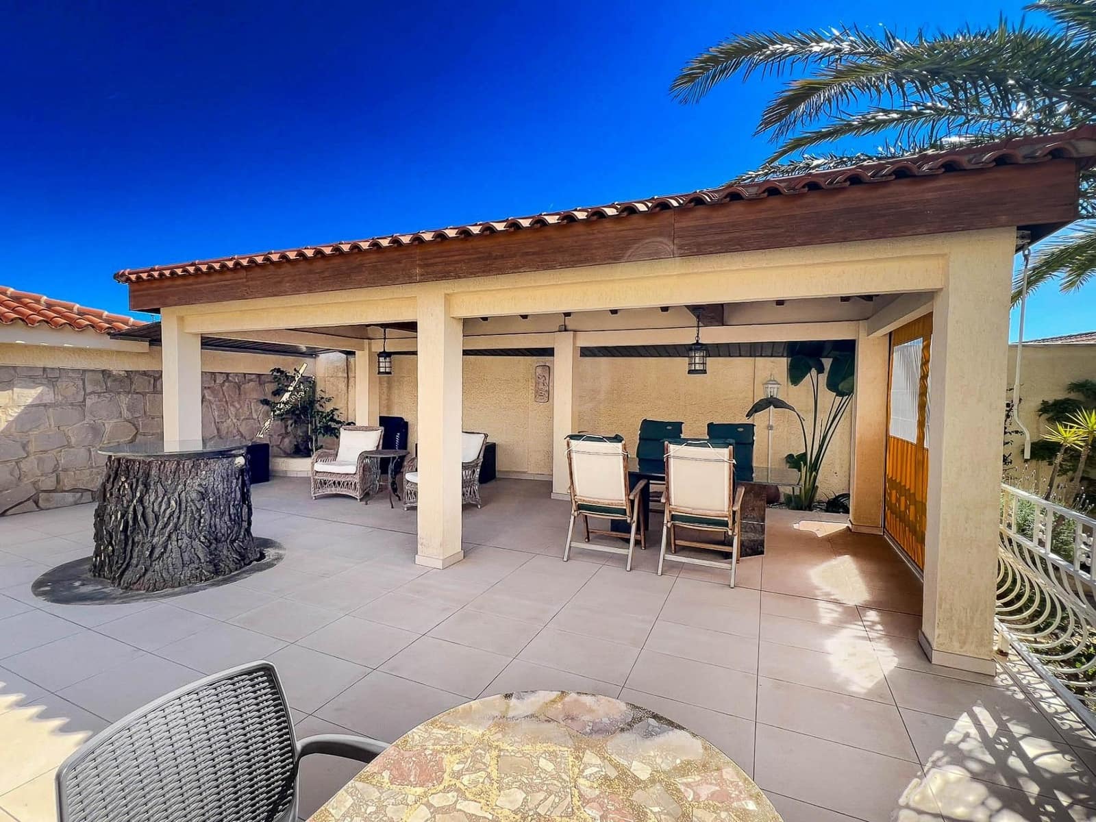 5 soveværelse Villa til salg i La Nucia med swimmingpool - € 1.150.000 (Ref: 9833153)