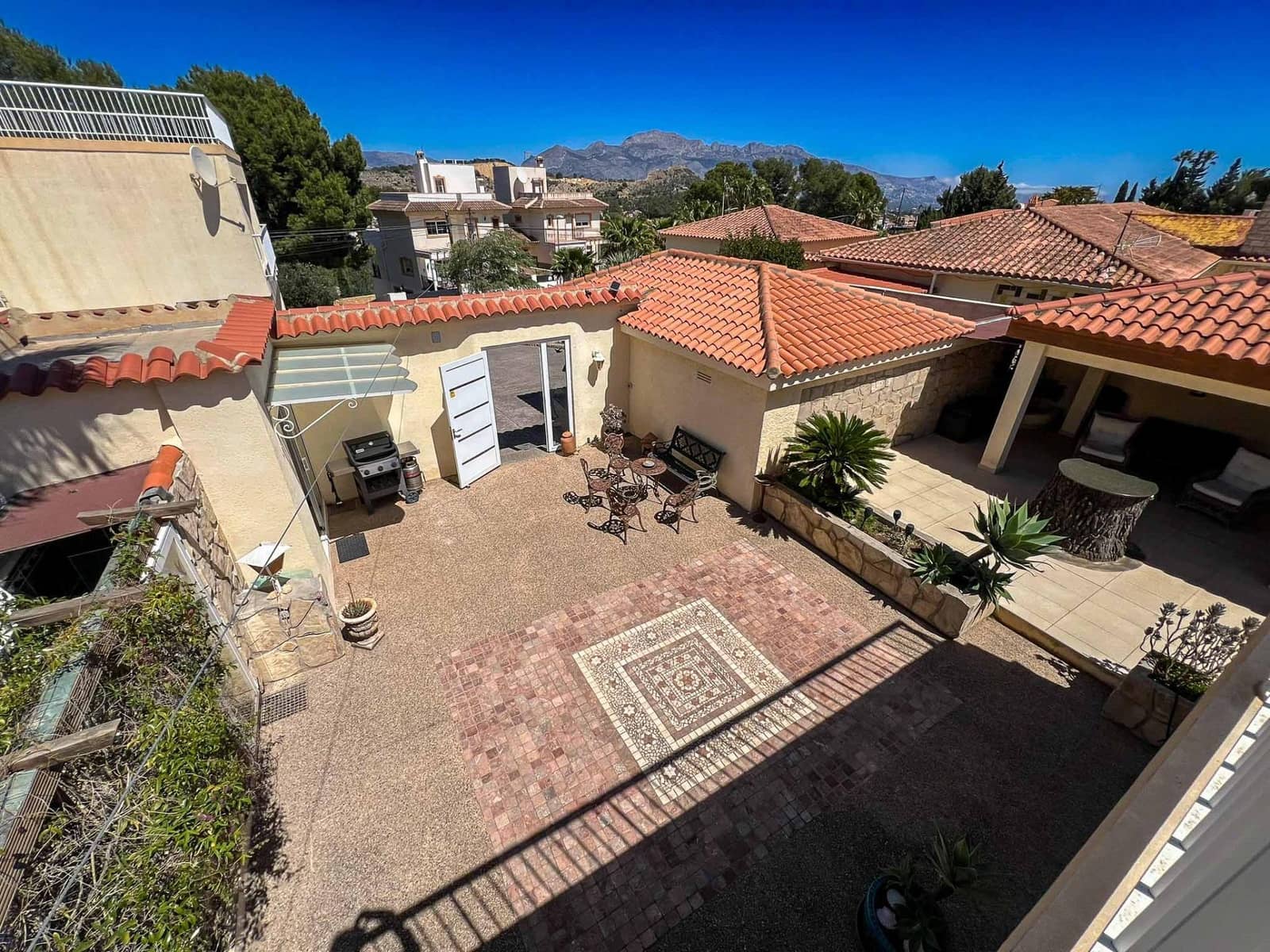 5 soveværelse Villa til salg i La Nucia med swimmingpool - € 1.150.000 (Ref: 9833153)