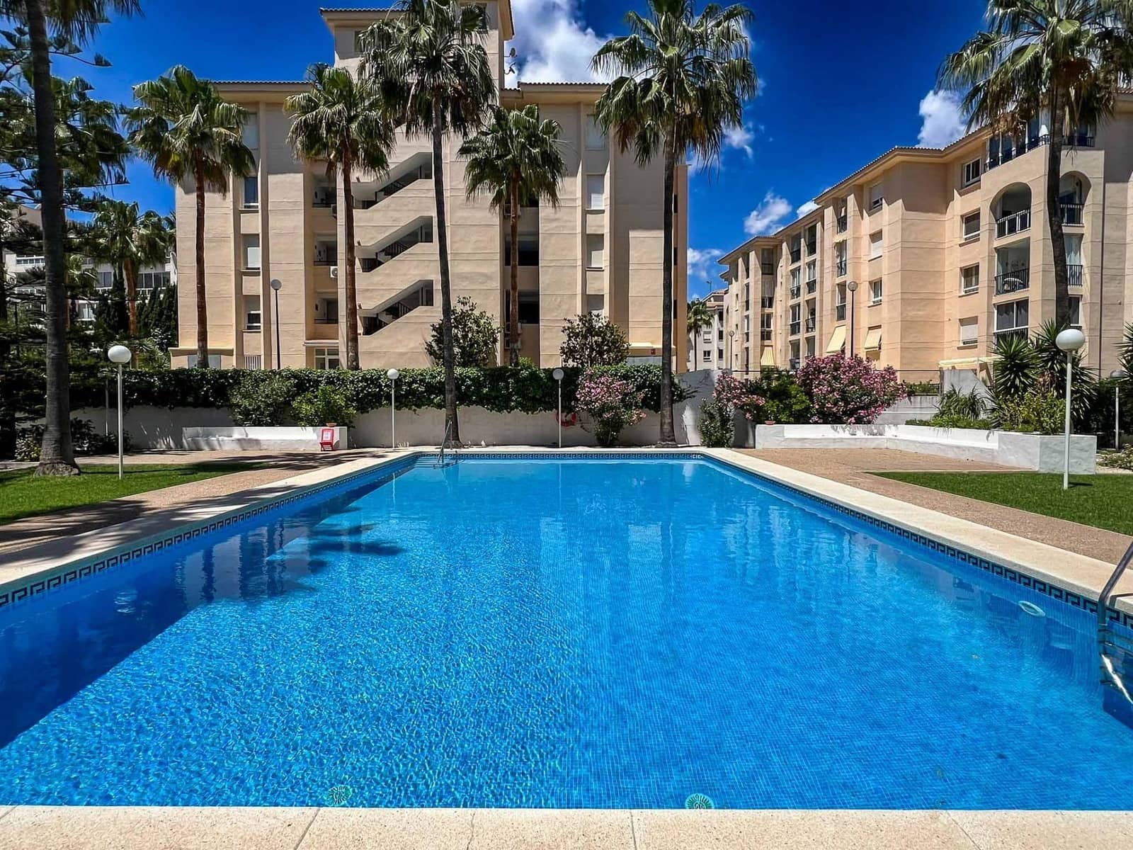 3 bedroom Apartment for sale in Alfaz del Pi / L'Alfas del Pi with pool - € 495,000 (Ref: 9856261)