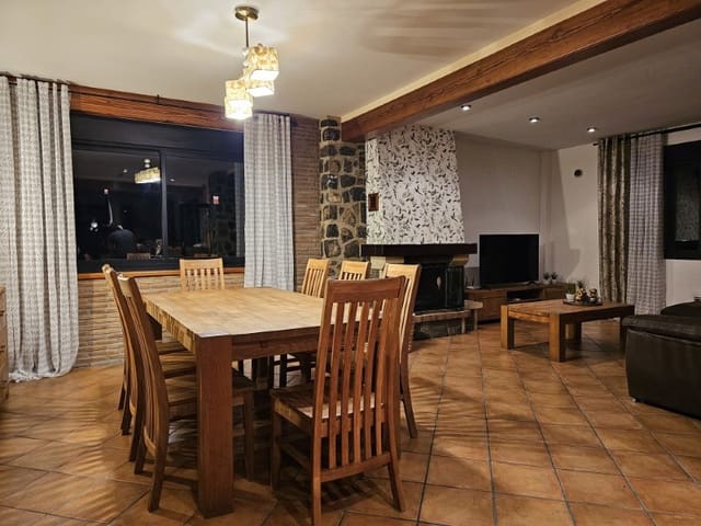 7 makuuhuone Huvila myytävänä paikassa Callosa d'En Sarrià mukana uima-altaan 
autotalli - 920 000 € (Ref: 9975715)