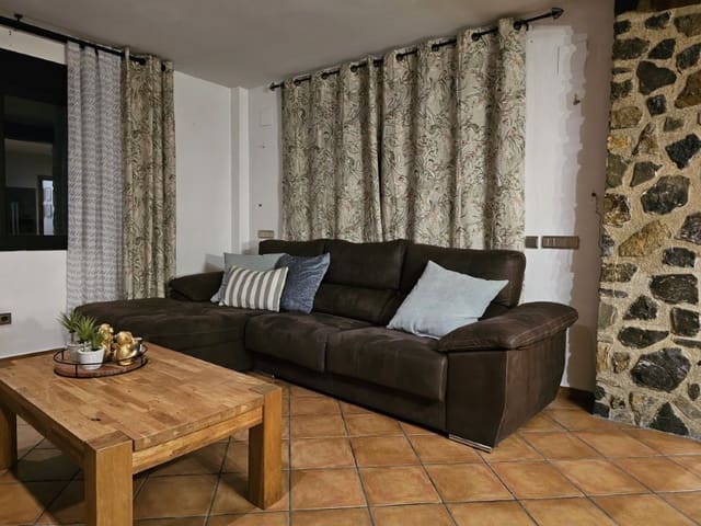7 makuuhuone Huvila myytävänä paikassa Callosa d'En Sarrià mukana uima-altaan 
autotalli - 920 000 € (Ref: 9975715)