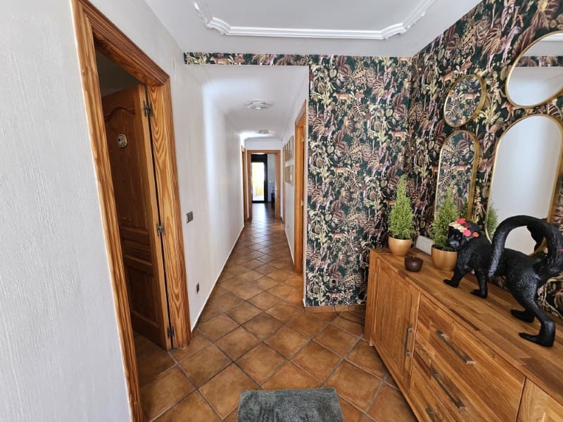 7 makuuhuone Huvila myytävänä paikassa Callosa d'En Sarria mukana uima-altaan 
autotalli - 920 000 € (Ref: 9975715)