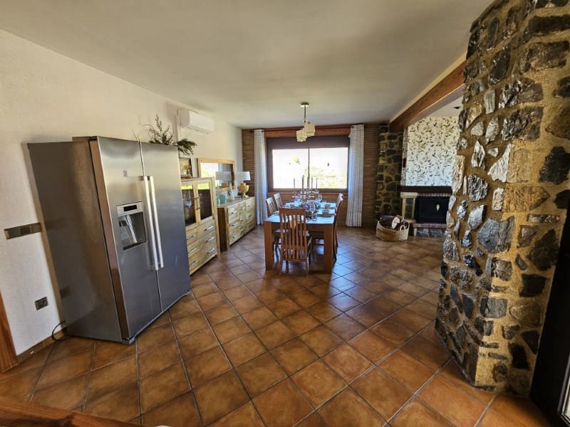 7 makuuhuone Huvila myytävänä paikassa Callosa d'En Sarria mukana uima-altaan 
autotalli - 920 000 € (Ref: 9975715)