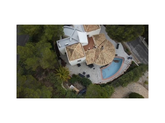 4 slaapkamer Villa te koop in Callosa d'En Sarrià met zwembad - € 525.000 (Ref: 9975716)