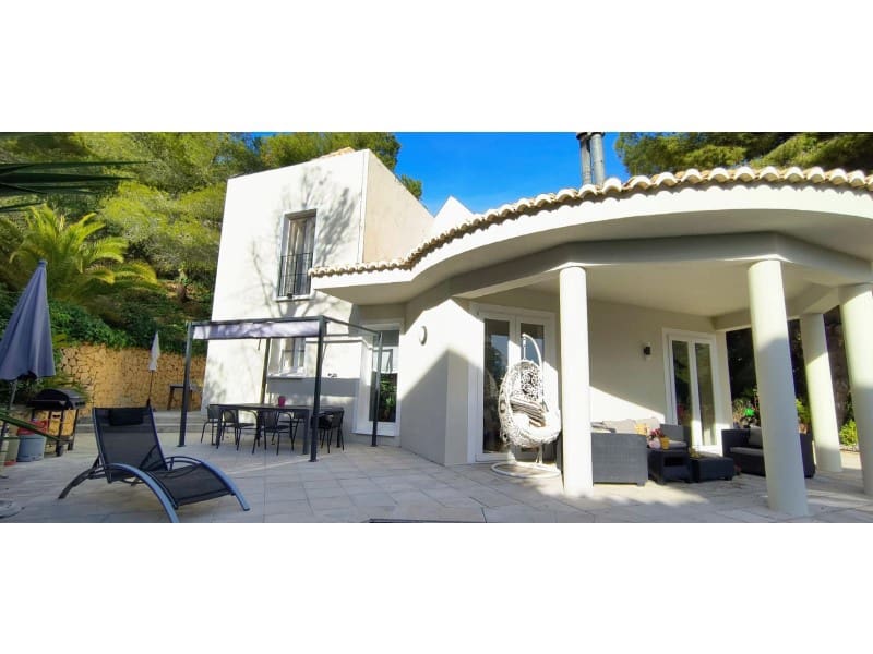 4 slaapkamer Villa te koop in Callosa d'En Sarria met zwembad - € 525.000 (Ref: 9975716)