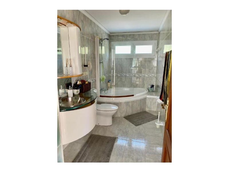 4 slaapkamer Villa te koop in Callosa d'En Sarria met zwembad - € 525.000 (Ref: 9975716)