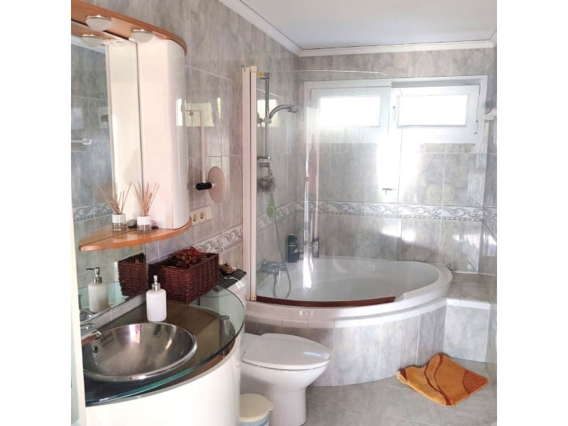 4 slaapkamer Villa te koop in Callosa d'En Sarria met zwembad - € 525.000 (Ref: 9975716)