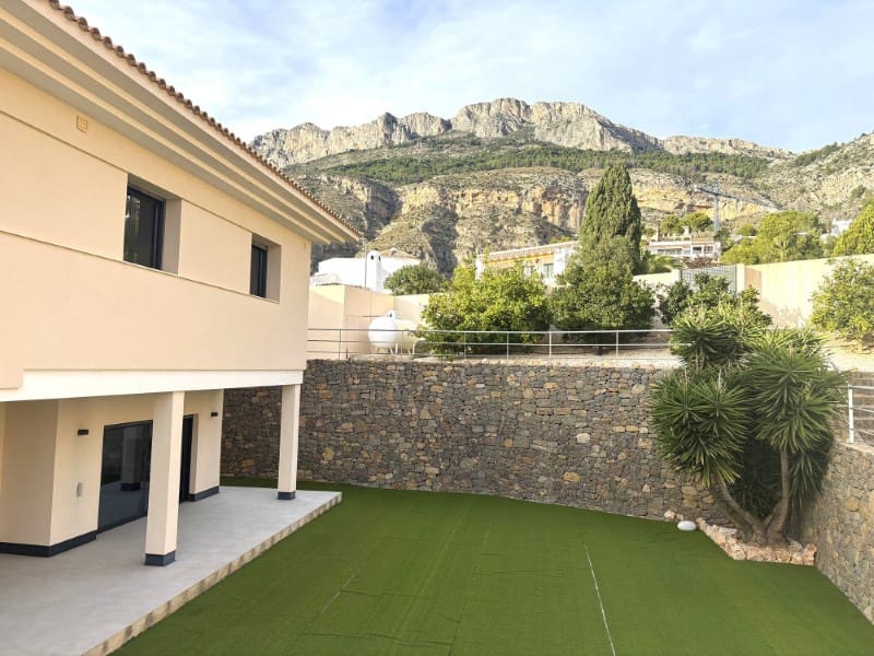5 bedroom Villa for sale in Altea la Vella with pool garage - € 3,499,000 (Ref: 9975717)