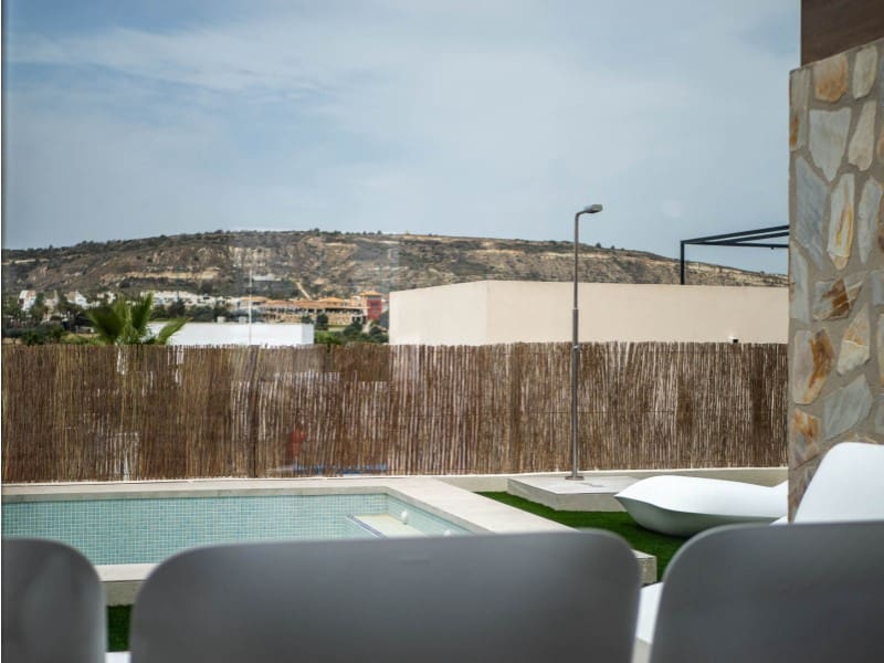 3 bedroom Villa for sale in Algorfa with pool - € 535,000 (Ref: 9975752)