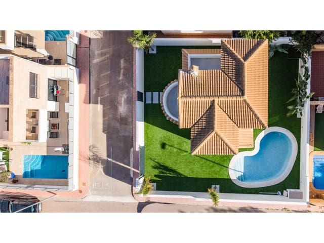 3 soveværelse Villa til salg i Campoamor, Orihuela med swimmingpool - € 590.000 (Ref: 9975753)