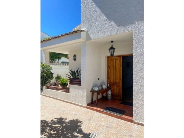 Chalet de 5 habitaciones en Juzgados - Plaza de Toros, Benidorm en venta con piscina garaje - 745.000 € (Ref: 9975772)