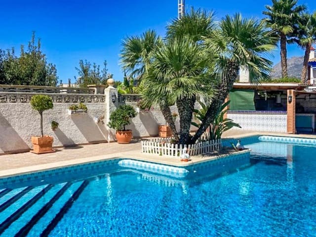 Chalet de 5 habitaciones en Juzgados - Plaza de Toros, Benidorm en venta con piscina garaje - 745.000 € (Ref: 9975772)