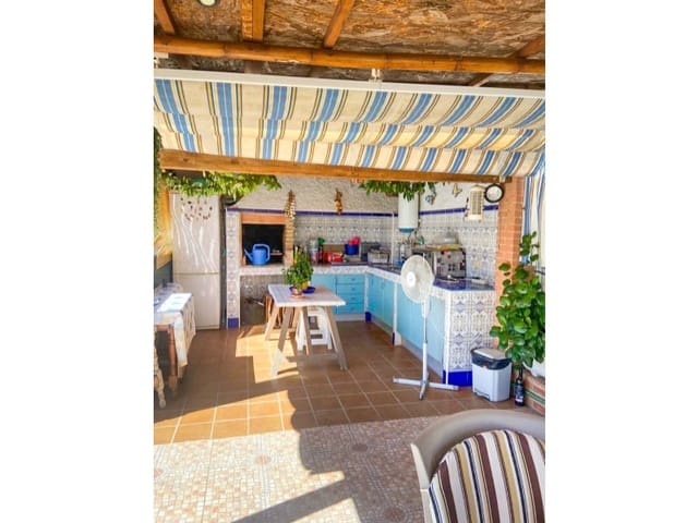 Chalet de 5 habitaciones en Juzgados - Plaza de Toros, Benidorm en venta con piscina garaje - 745.000 € (Ref: 9975772)