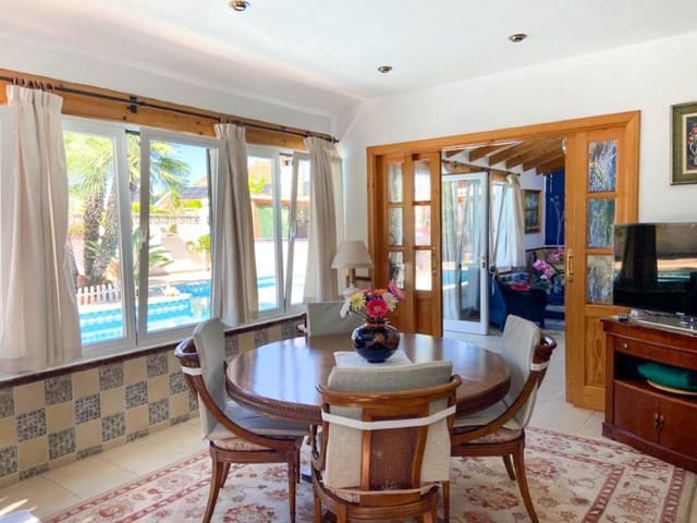 Chalet de 5 habitaciones en Juzgados - Plaza de Toros, Benidorm en venta con piscina garaje - 745.000 € (Ref: 9975772)